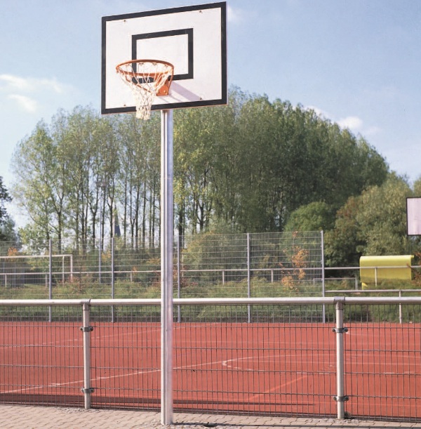 Basketball installation with one upright