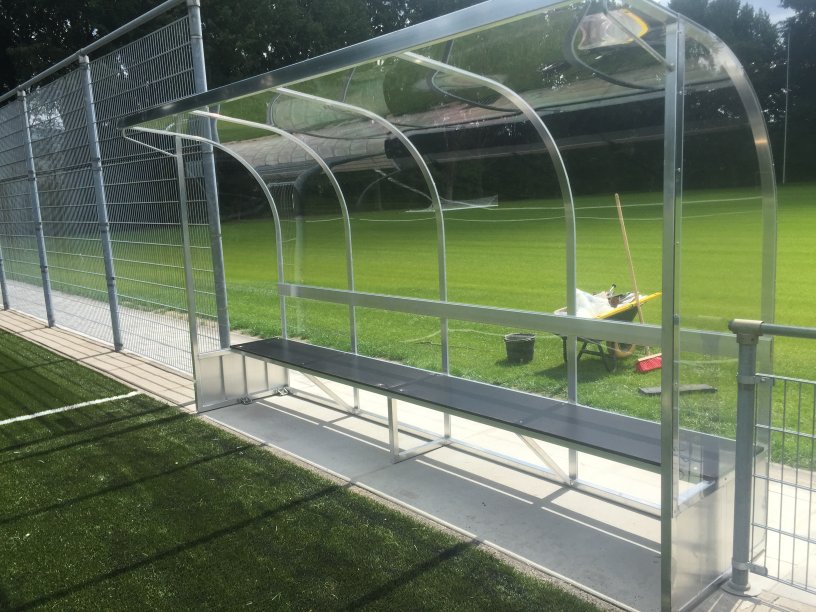 Dugout with sides partly in aluminium (2)