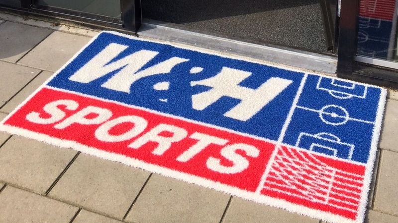 Entrance mat with logo
