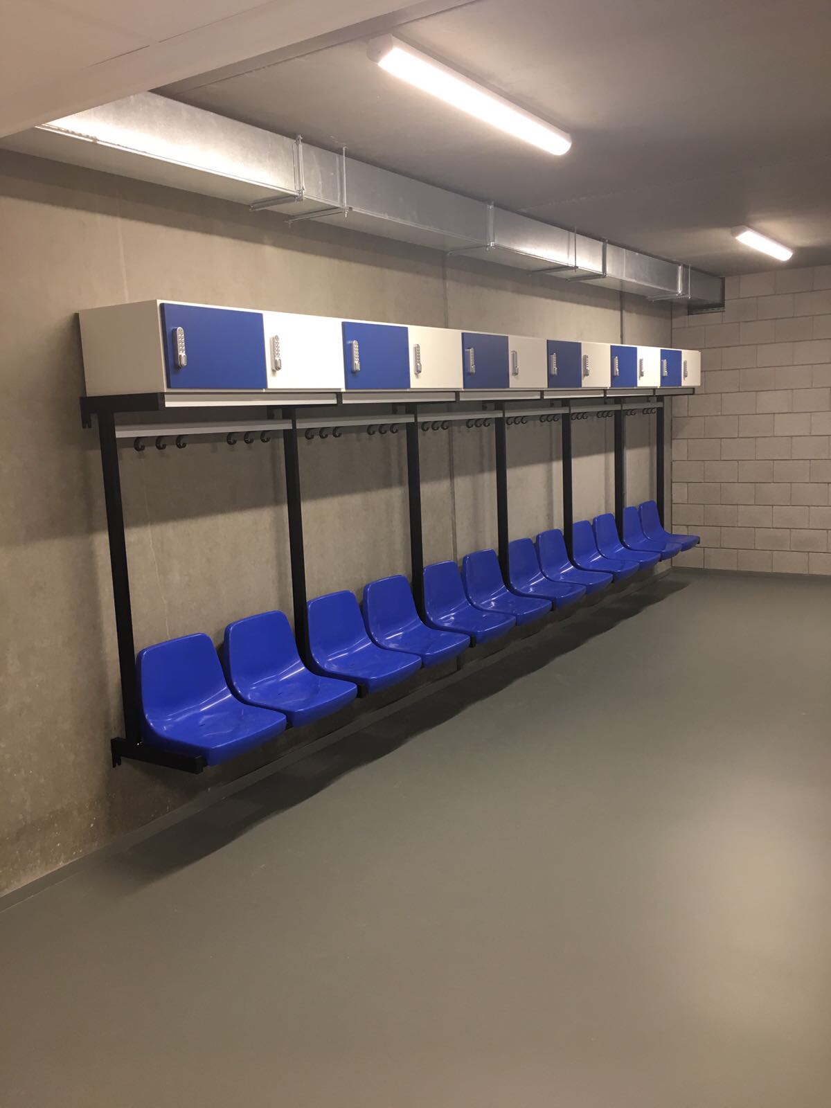 Dressing room bench with WH-CR4 and lockers