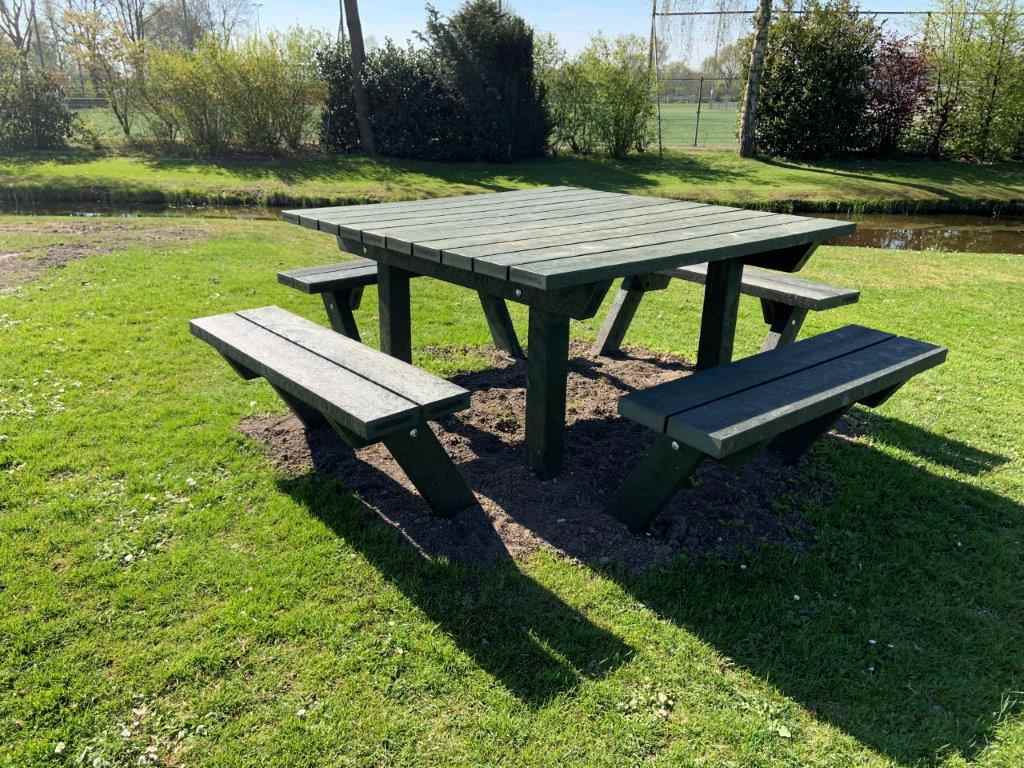 picnic table (4)