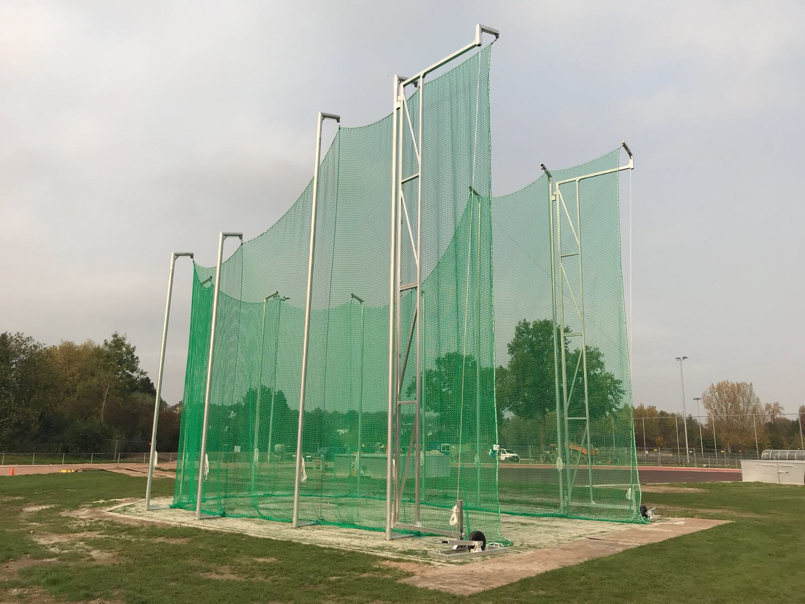 discus and hammer throwing safety cage (2)