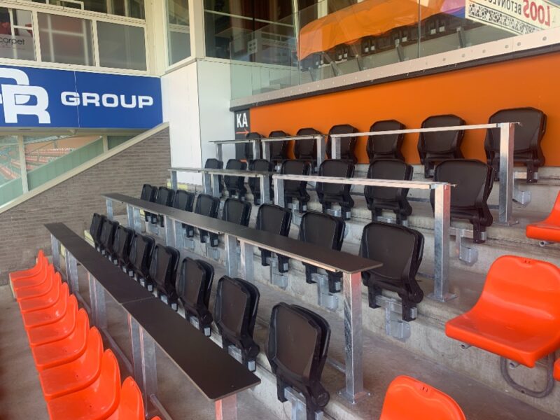 Opklapbare stadionstoel tribunestoel voor pers FC Volendam