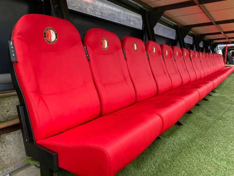 Feyenoord dug out stoelen